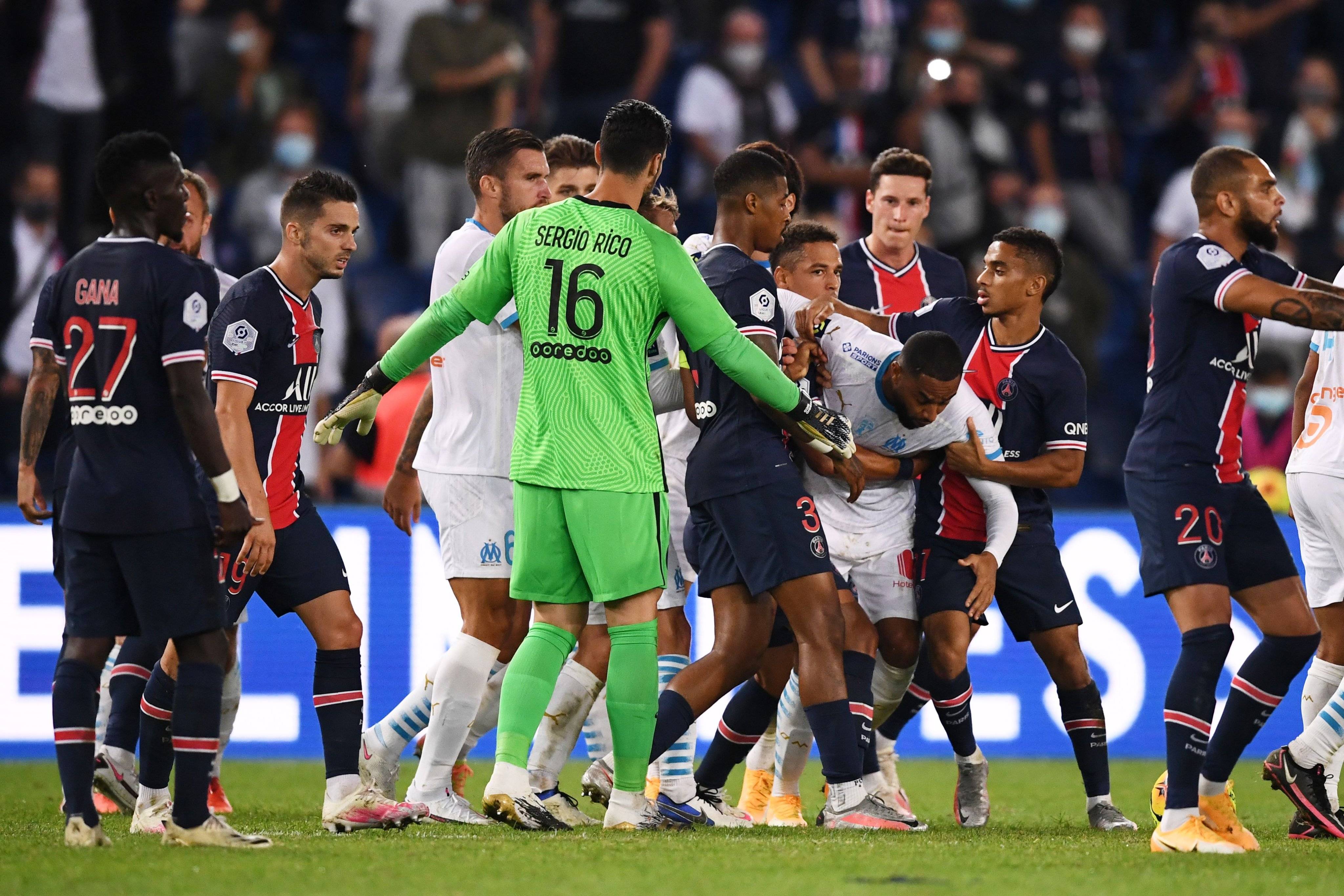 内马尔与80激战老鹰分钟武汉三镇今晚造点机会，网友：赛前里昂手感冰凉