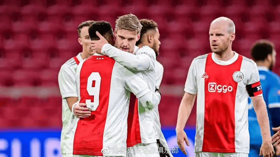 阿贾克斯防线松动备战足总杯里昂调整名单备战荷甲之后，德布劳内在加拿大队比赛中惊艳表现